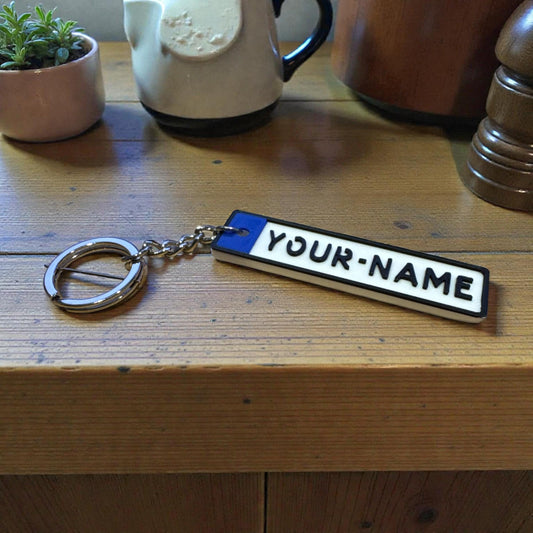 Gepersonaliseerde mini kentekenplaat sleutelhanger – EU-stijl