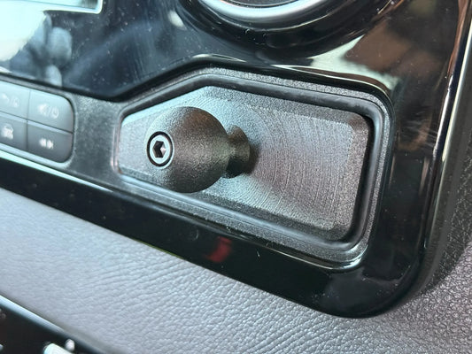 Mercedes Sprinter dashboard RAM mount houder gemonteerd met bal